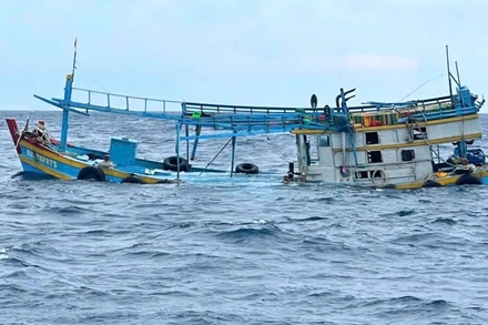 Hiện trường tàu cá BV 97879 TS bị nạn trên biển.