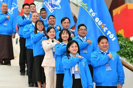 Thế hệ mang sứ mệnh "vừa giữ lửa, vừa thắp sáng"