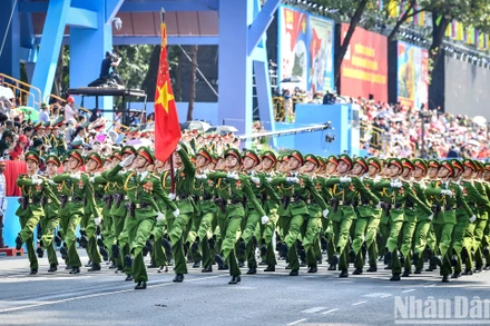Khối nam sĩ quan Cảnh sát Nhân dân tại Tổng duyệt lễ diễu binh, diễu hành Lễ kỷ niệm 50 năm Ngày Giải phóng miền nam, thống nhất đất nước đã diễn ra tại trục đường Lê Duẩn, quận 1, Thành phố Hồ Chí Minh. Ảnh: THÀNH ĐẠT