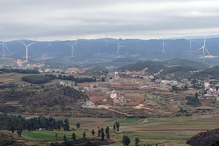 Những tua-bin gió của trang trại điện gió Phú Nguyên Tây.