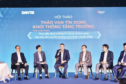 Quang cảnh hội thảo “Tháo van tín dụng-Khơi thông tăng trưởng”.