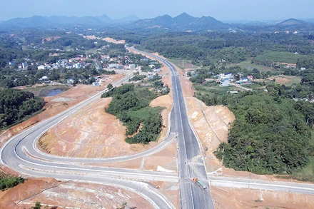 Toàn tuyến cao tốc Tuyên Quang-Phú Thọ đã cơ bản hoàn thành.