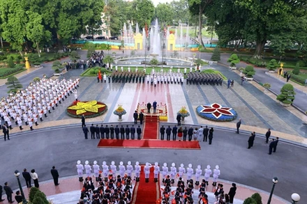 Toàn cảnh Lễ đón Tổng thống Hoa Kỳ Joe Biden thăm cấp Nhà nước tới Việt Nam. (Ảnh: TTXVN)