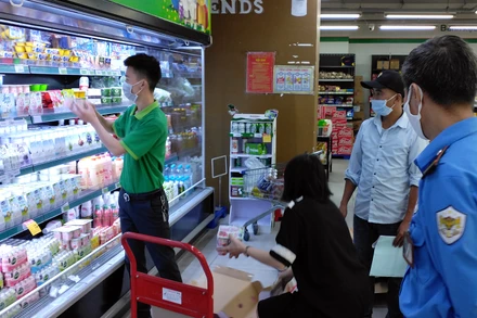 Cần hoàn thiện chính sách quản lý giá để bảo đảm quyền lợi của người tiêu dùng. (Ảnh NGỌC MAI)