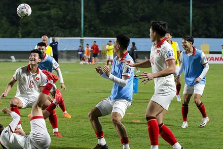 Đội tuyển Việt Nam tập luyện chuẩn bị cho trận đấu với Iraq tối nay.