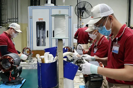 Sản xuất tại một công ty ở Khu công nghiệp Amata, tỉnh Đồng Nai. (Ảnh Thiên Vương)