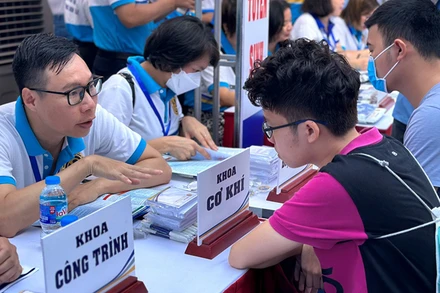 Thí sinh tại Ngày hội "Lựa chọn nguyện vọng" năm 2023.