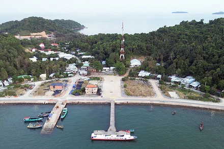 Quần đảo Hải Tặc nhìn từ trên cao. (Ảnh MỸ HÀ)