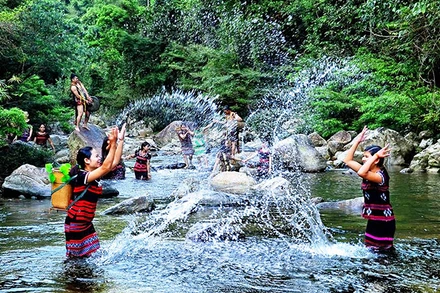 Làng du lịch cộng đồng A Nôr, xã Hồng Kim (huyện A Lưới) phát triển du lịch sinh thái.