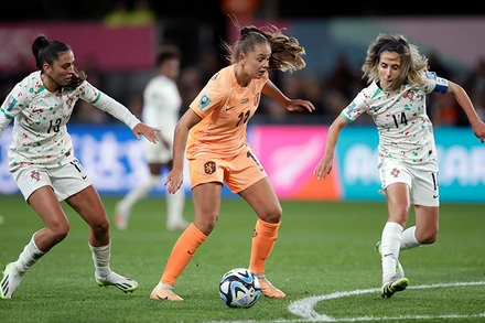 Đội tuyển Hà Lan (áo cam) thắng sít sao Bồ Đào Nha 1-0.