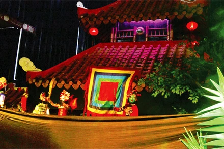 Cảnh trong vở rối nước "Anh hùng Nguyễn Trung Trực" của nhà hát Nghệ thuật Phương Nam.