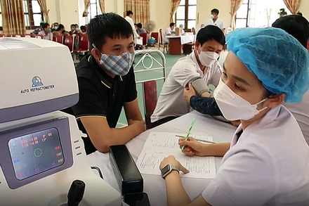 Khám xác định bệnh nghề nghiệp tại Công ty Châu Tiến (huyện Nghi Lộc, tỉnh Nghệ An).