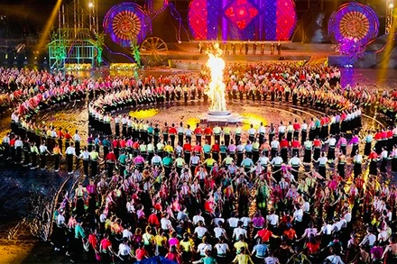 Màn đại xòe Thái Nghĩa Lộ.