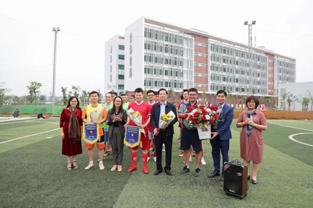 Khu vực sân thể thao ngoài trời, phục vụ cho các tiết học thể thao cho học sinh Trường THPT Khoa học Giáo dục.