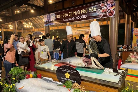 Biểu diễn ẩm thực tại Lễ hội Văn hóa Ẩm thực, Món ngon Saigontourist Group 2022.