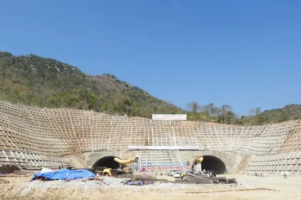 Tổng quan mặt ngoài công trình hầm núi Vung tại Ninh Thuận.