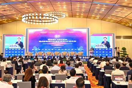 Chủ tịch Quốc hội Vương Đình Huệ phát biểu tại Diễn đàn Kinh tế-Xã hội Việt Nam 2022 với chủ đề "Củng cố nền tảng kinh tế vĩ mô, thúc đẩy phục hồi và phát triển bền vững" do Ủy ban Kinh tế của Quốc hội, Ban Kinh tế Trung ương Đảng, Học viện Chính trị Quốc gia Hồ Chí Minh và Viện Hàn lâm Khoa học xã hội Việt Nam phối hợp tổ chức ngày 18/9/2022. (Ảnh: DUY LINH)