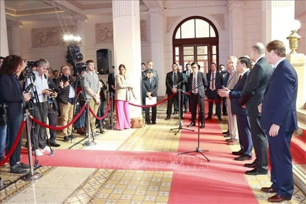 Chủ tịch Quốc hội Vương Đình Huệ gặp báo chí. (Ảnh: Doãn Tấn/TTXVN)