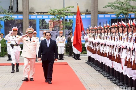 Thủ tướng Phạm Minh Chính duyệt đội, danh dự.