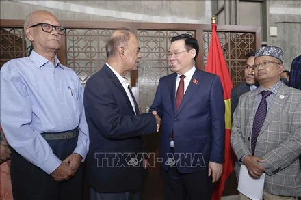 Chủ tịch Quốc hội Vương Đình Huệ tiếp Chủ nhiệm Ủy ban Đối ngoại của Quốc hội Bangladesh Muhammad Faruk Khan. Ảnh: Doãn Tấn/TTXVN