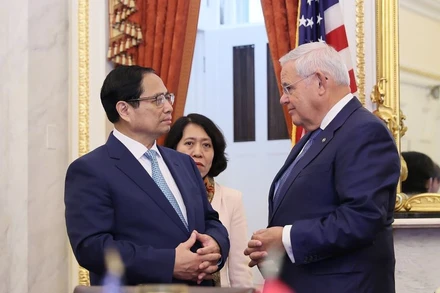 Thủ tướng Phạm Minh Chính gặp Chủ tịch Ủy ban Đối ngoại Thượng viện Hoa Kỳ. (Ảnh: Dương Giang)