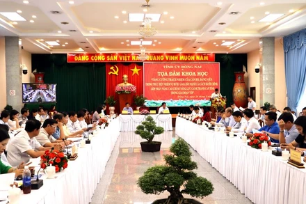 Quang cảnh buổi tọa đàm.