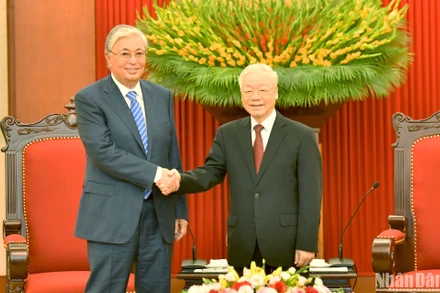 Tổng Bí thư Nguyễn Phú Trọng tiếp Tổng thống Cộng hòa Kazakhstan Kassym-Jomart Tokayev.