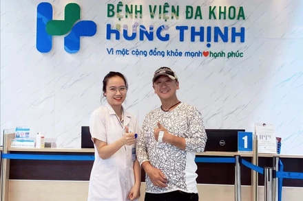 Ông Kawamurra Eiji, 53 tuổi, du khách Nhật Bản được Bệnh viện đa khoa Hưng Thịnh-Lào Cai điều trị kịp thời viêm gan cấp, bảo đảm an toàn, sức khỏe ổn định và xuất viện. (Ảnh: QUỲNH TRANG)
