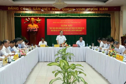 Đồng chí Quản Minh Cường, Phó Bí thư Tỉnh ủy, Trưởng đoàn Đoàn đại biểu Quốc hội tỉnh Đồng Nai phát biểu tại buổi giám sát.