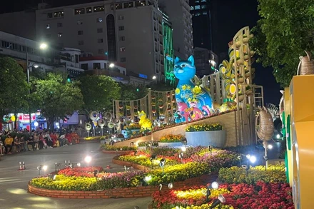 Cổng chào Đường hoa Nguyễn Huệ Quý Mão 2023.