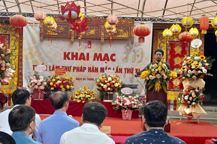 Quang cảnh lễ khai mạc triển lãm.