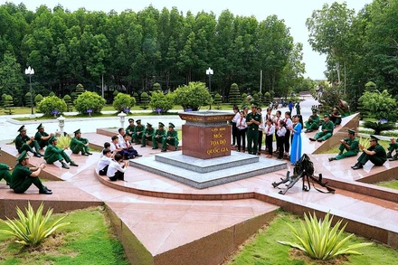 Cột mốc tọa độ quốc gia ở mũi Cà Mau ghi dấu lãnh thổ Việt Nam trên đất liền. (Ảnh: Cà Mau Tourism)