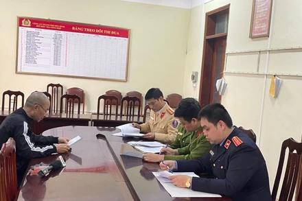 Tống đạt khởi tố vụ án, khởi tố bị can Đỗ Đình Tám. 