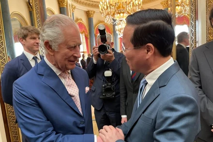 Chủ tịch nước Võ Văn Thưởng và Nhà vua Anh Charles III. (Ảnh: Bộ Ngoại giao)