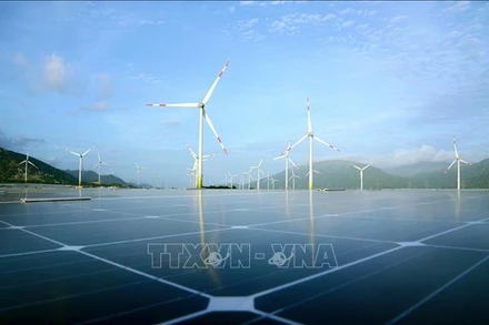 Dự án điện gió và điện mặt trời tại xã Lợi Hải và Bắc Phong (Thuận Bắc, Ninh Thuận). (Ảnh minh họa: Minh Hưng/TTXVN)