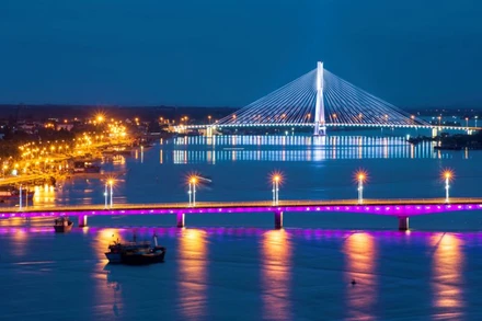 Đêm trên dòng Nhật Lệ, thành phố Đồng Hới. (Ảnh minh họa)