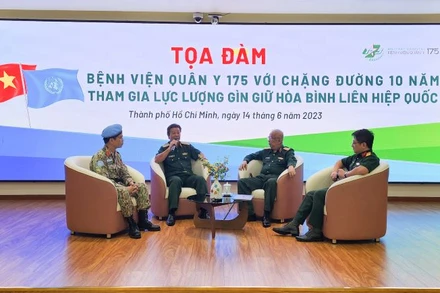 Các đại biểu trao đổi nhiều câu chuyện thú vị tại buổi tọa đàm.