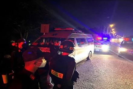 Lực lượng Công an huyện Nhơn Trạch ngăn chặn các đối tượng tụ tập chuẩn bị đánh nhau.