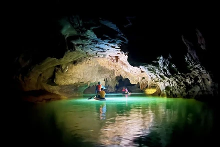 Một hang động mới được phát hiện tại xã Lâm Hóa, huyện Tuyên Hóa (Ảnh: Hiệp hội hang động Hoàng gia Anh) 