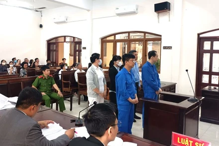 Các bị cáo tại phiên xét xử.