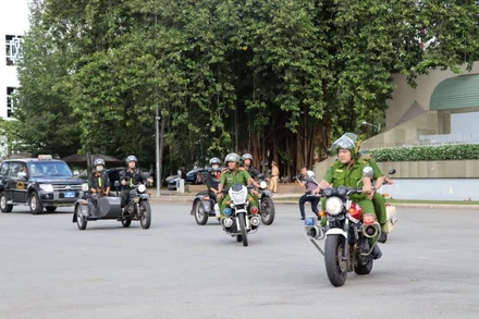 Lực lượng công an ra quân sau buổi lễ.