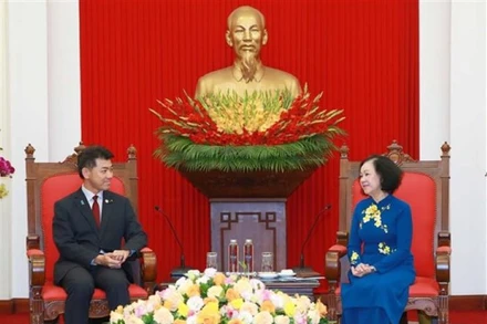 Thường trực Ban Bí thư Trương Thị Mai tiếp Chủ tịch Đảng Dân chủ Lập hiến Nhật Bản Izumi Kenta. (Ảnh: Phương Hoa/TTXVN)