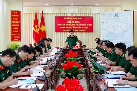 Đại tá Lê Văn Đãng, Phó Cục trưởng Cục tác chiến, Bộ Tổng tham mưu phát biểu kết luận kiểm tra.