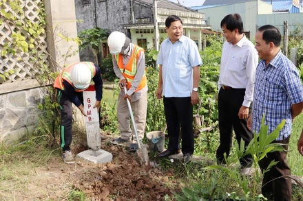 Kiểm tra công tác giải phóng mặt bằng dự án cao tốc Châu Đốc-Cần Thơ-Sóc Trăng.