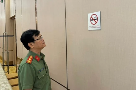 Kiểm tra, giám sát việc thực hiện các quy định phòng, chống tác hại của thuốc lá tại Trung tâm hội nghị tiệc cưới Đại Hỷ Palace.