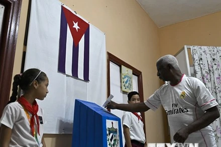 Cử tri bỏ phiếu trong cuộc bầu cử Quốc hội khóa X tại La Habana, Cuba ngày 26/3/2023. (Ảnh: AFP/TTXVN)