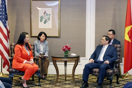 Thủ tướng Phạm Minh Chính tiếp bà Sheng Thao, Thị trưởng thành phố Oakland, bang California. (Ảnh: Dương Giang)