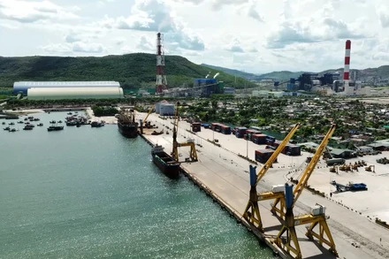 Một góc cảng biển ở Nghi Sơn, tỉnh Thanh Hóa.