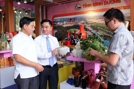 Các gian hàng giới thiệu sản phẩm OCOP tại hội nghị. 