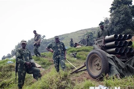 Các tay súng M23 gác tại Bunagana, CHDC Congo. (Ảnh: AFP/ TTXVN)